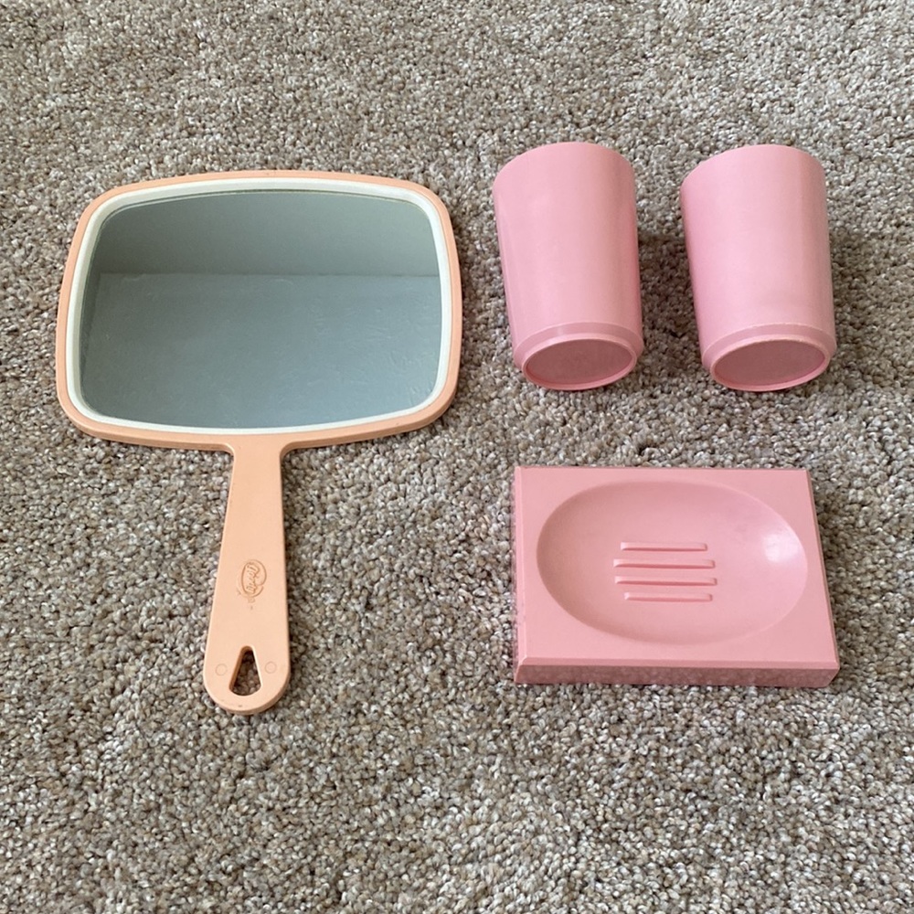 Bathroom Accessory Set - Picture 3 of 3